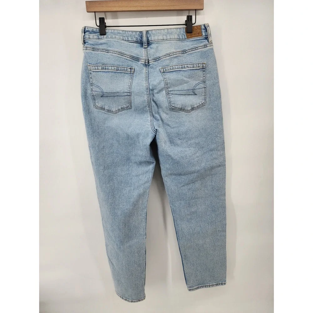 American Eagle Strigid Mom Jeans Light Wash Denim Size 10